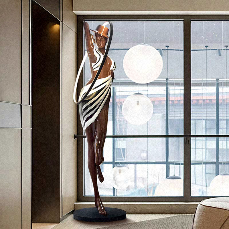 مصباح أرضي للممثلة